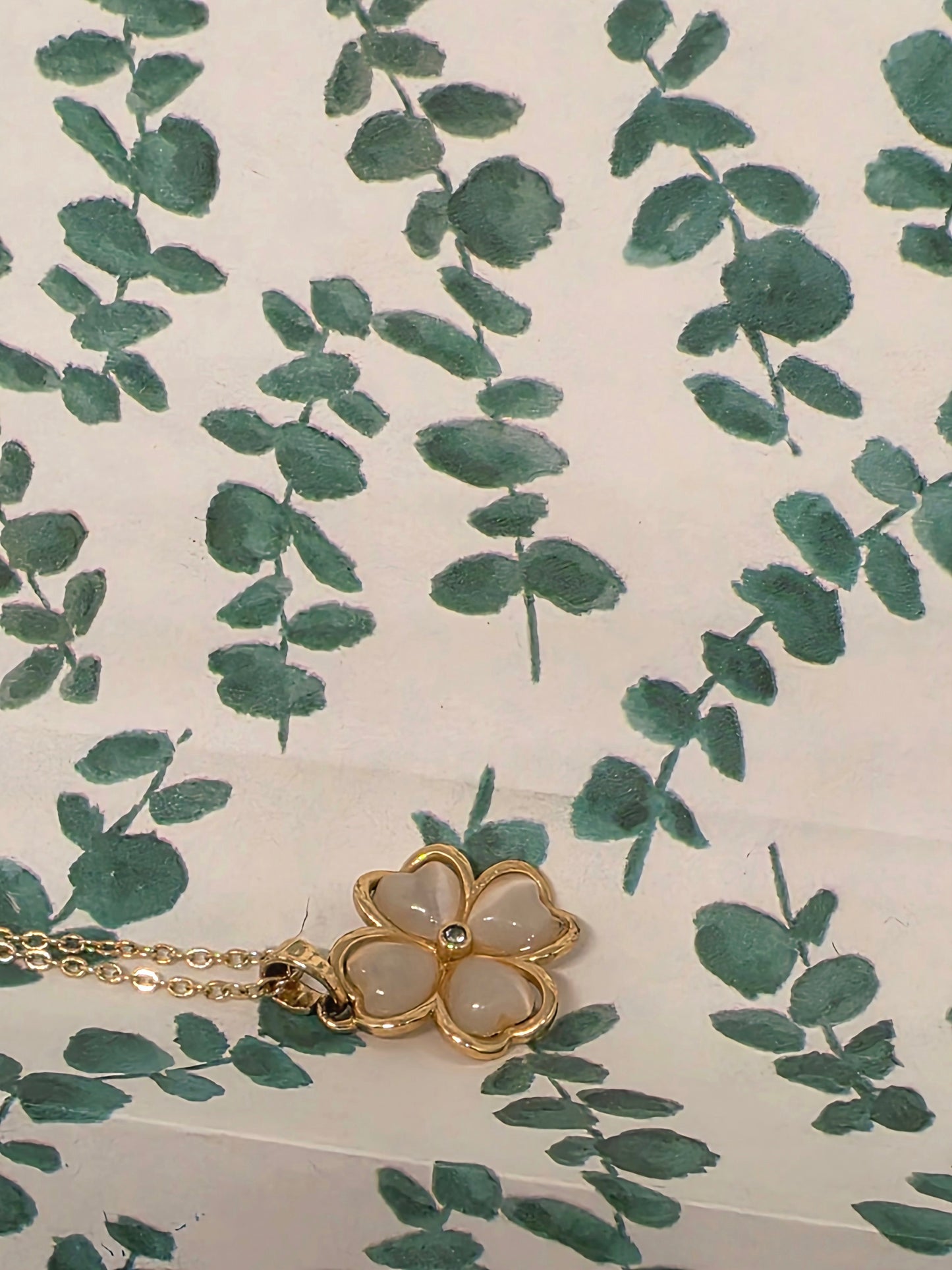 Collar trébol dorado💫