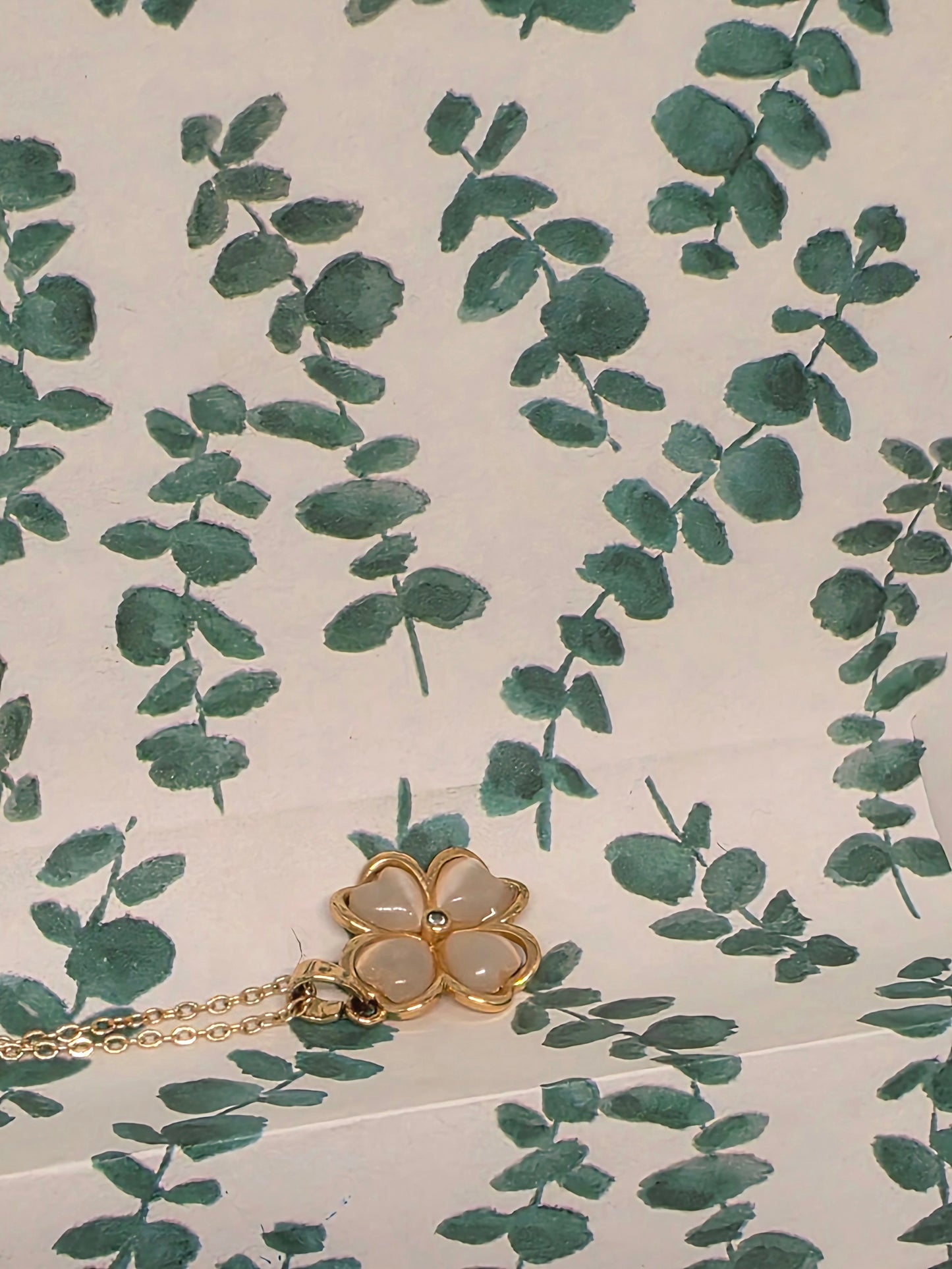 Collar trébol dorado💫