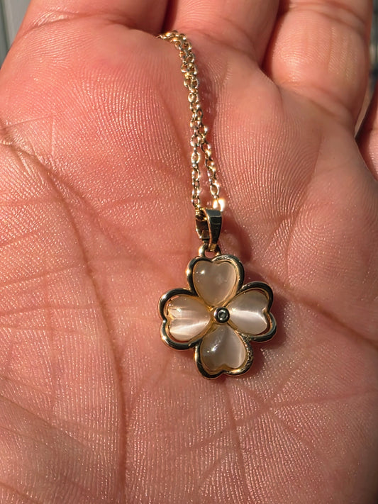 Collar trébol dorado💫