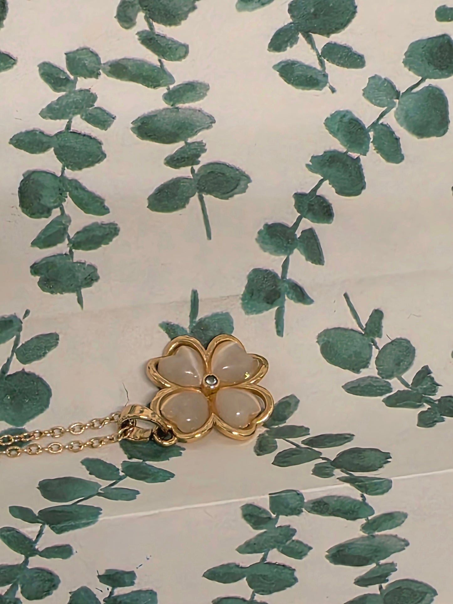 Collar trébol dorado💫