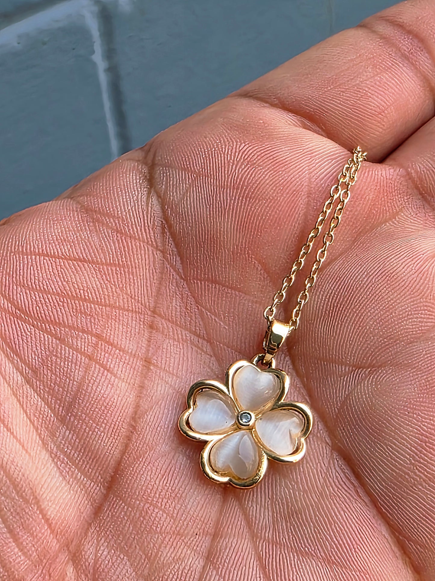 Collar trébol dorado💫